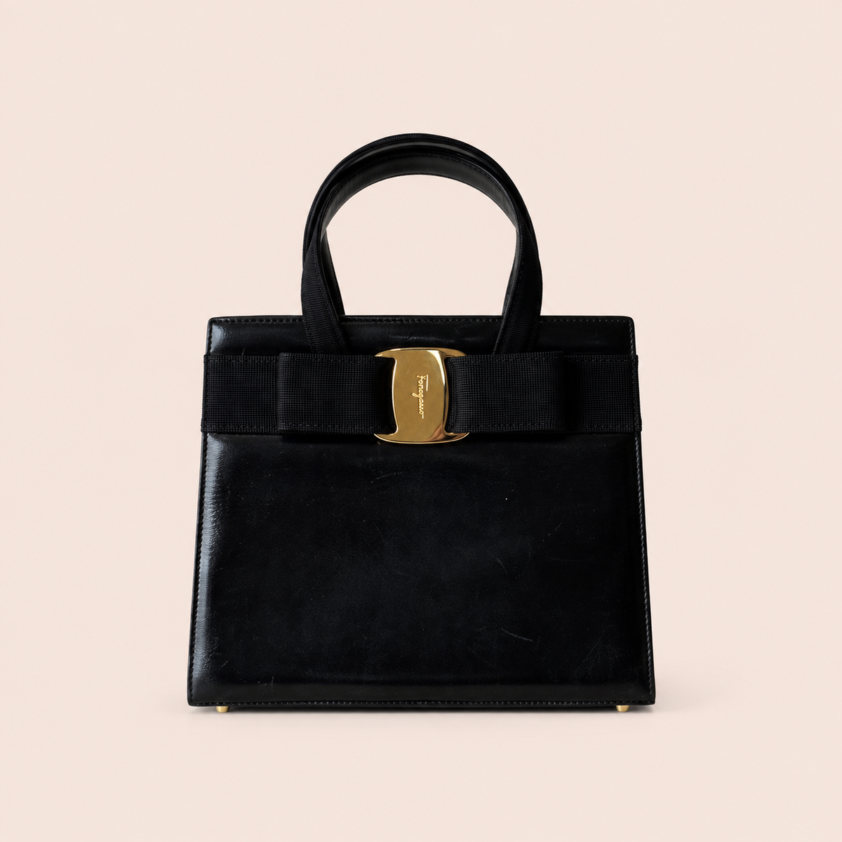 Pre-loved Ferragamo Vara Bow Top Handle Bag in black leather, Maison Revie, photo 1