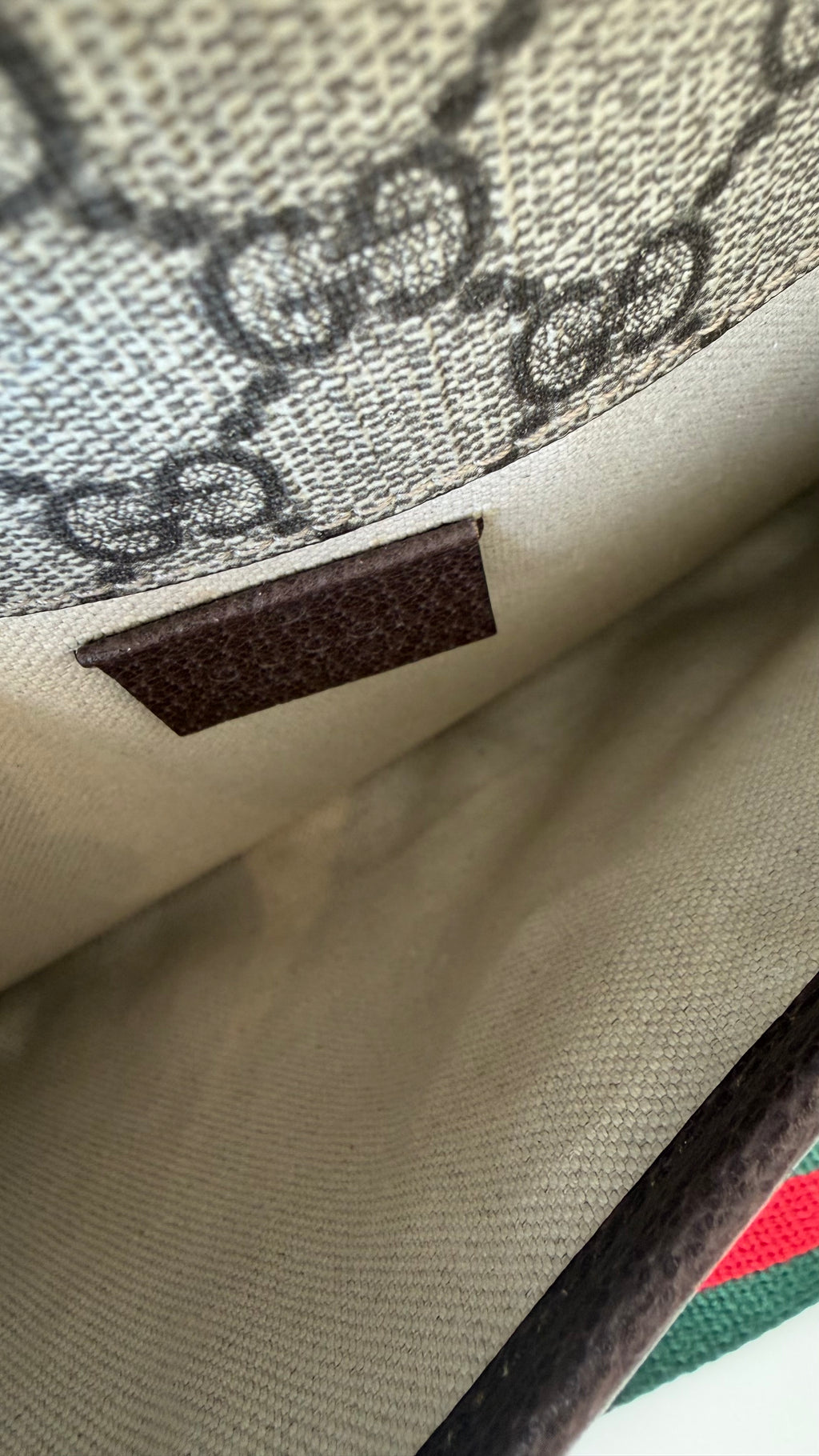 Pre-loved Gucci GG Supreme Belt Bag, Maison Revie, photo 11