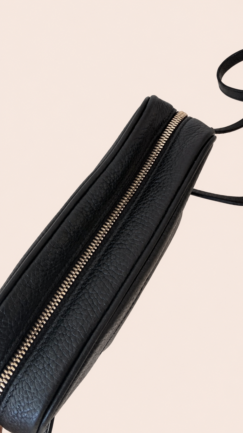 Pre-loved Gucci Soho Disco Crossbody in black leather, Maison Revie, photo 6