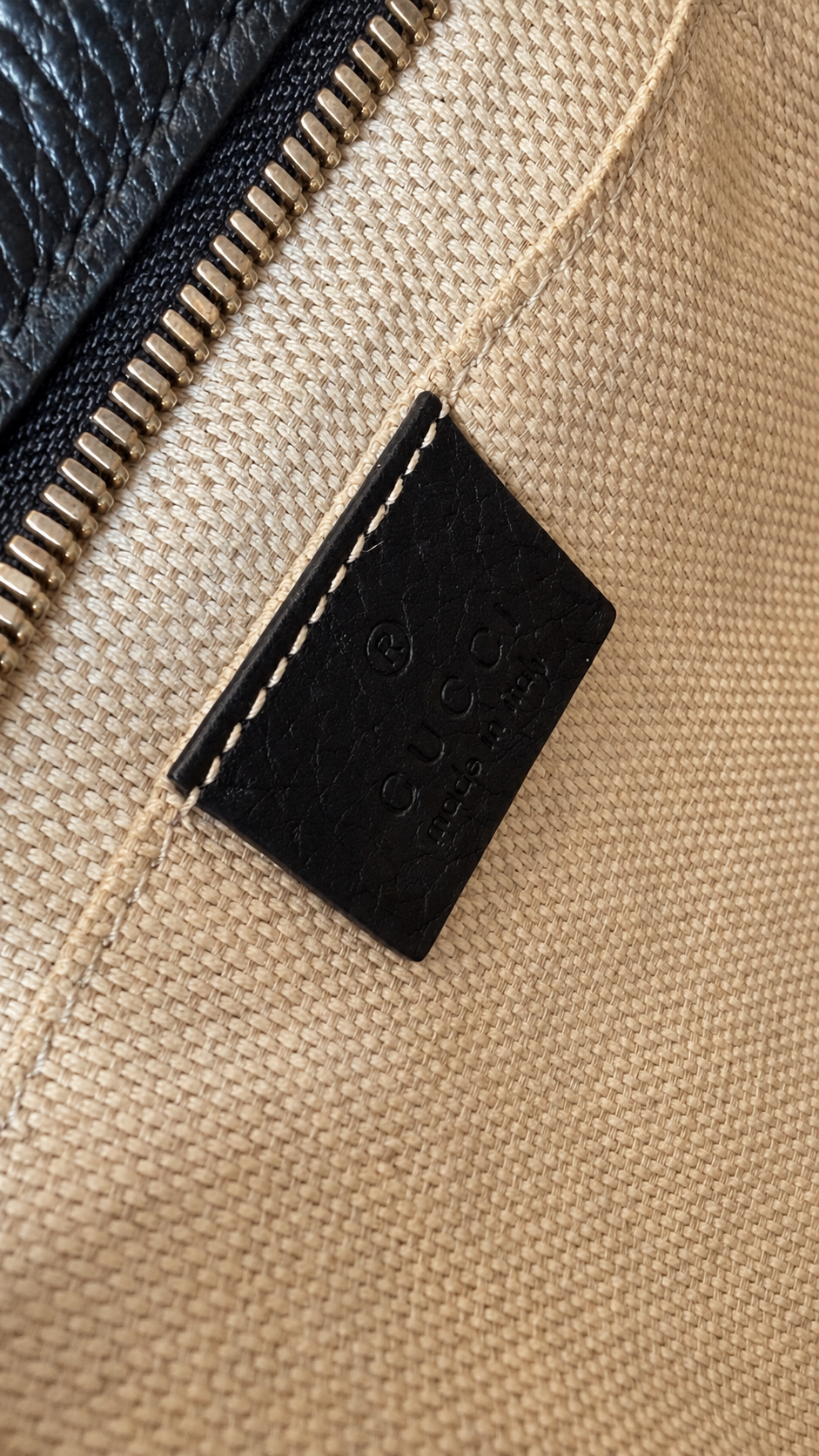 Pre-loved Gucci Soho Disco Crossbody in black leather, Maison Revie, photo 11