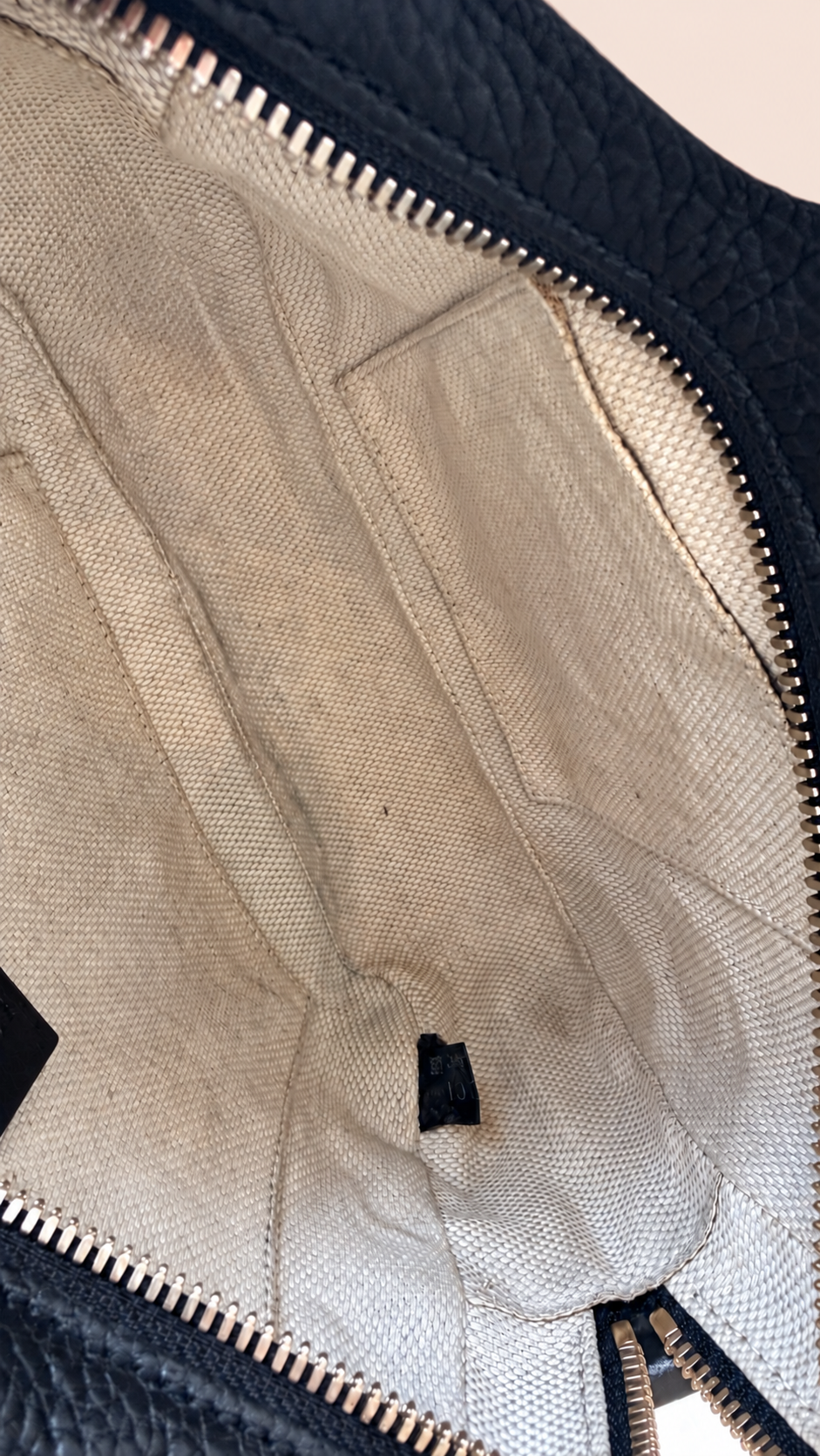 Pre-loved Gucci Soho Disco Crossbody in black leather, Maison Revie, photo 14