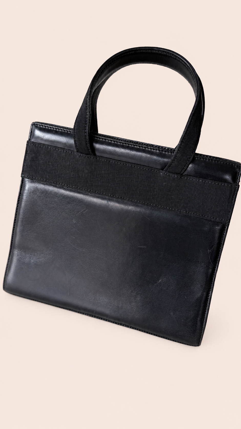 Pre-loved Ferragamo Vara Bow Top Handle Bag in black leather, Maison Revie, photo 6