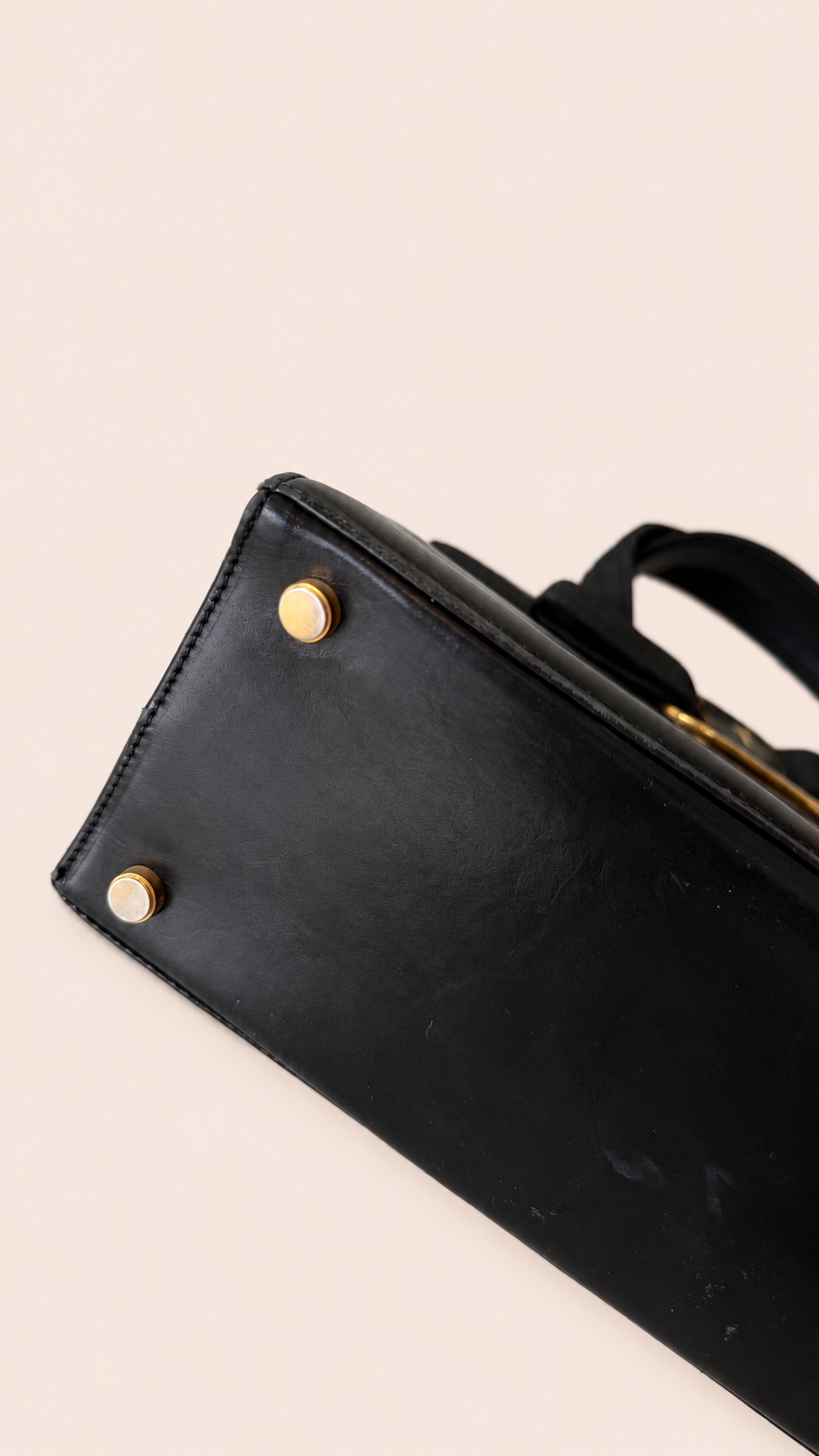 Pre-loved Ferragamo Vara Bow Top Handle Bag in black leather, Maison Revie, photo 9