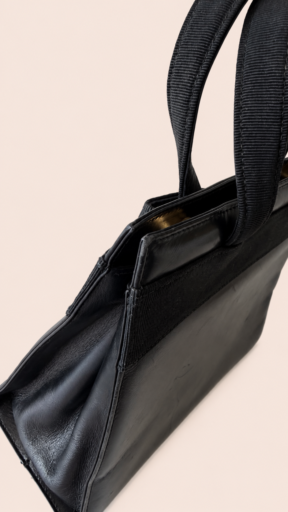 Pre-loved Ferragamo Vara Bow Top Handle Bag in black leather, Maison Revie, photo 12