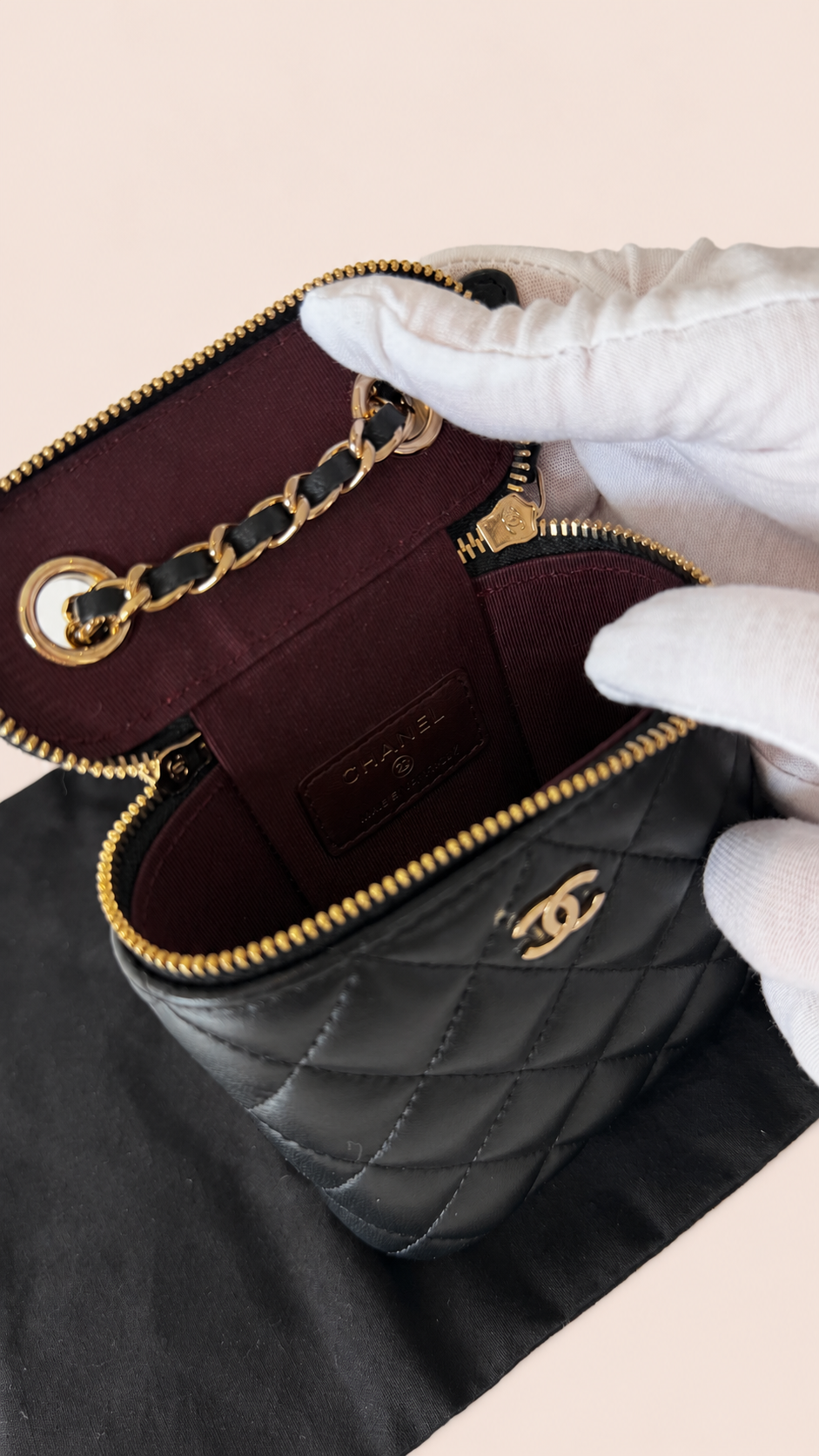 Pre-loved Chanel Mini Vanity with Chain in black lambskin, Maison Revie, photo 6