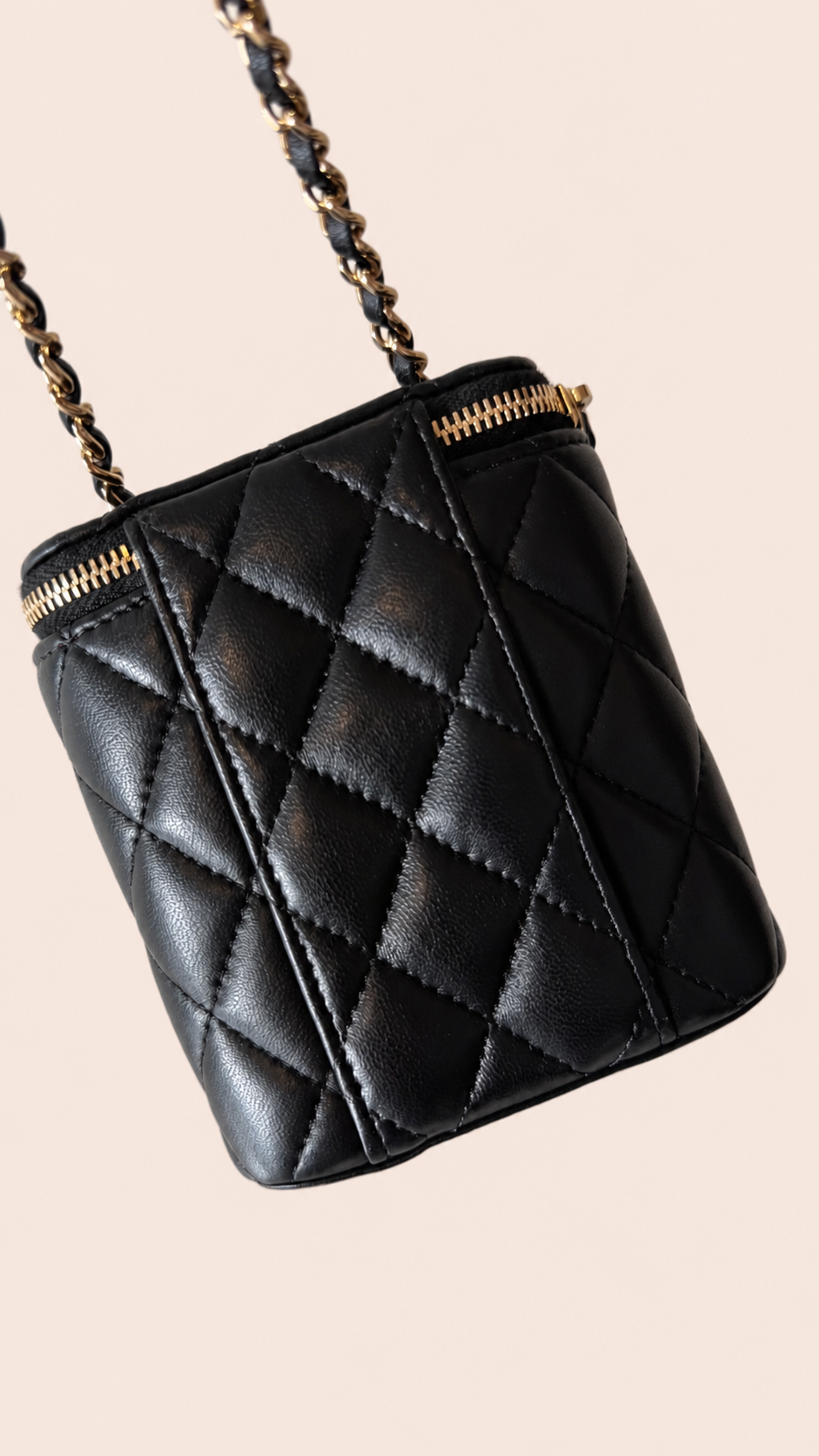 Pre-loved Chanel Mini Vanity with Chain in black lambskin, Maison Revie, photo 11