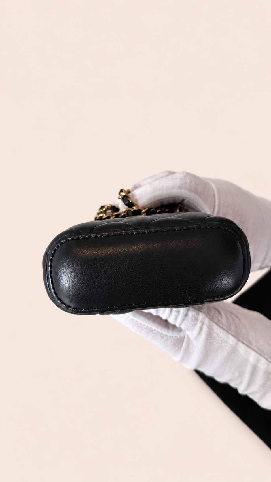 Pre-loved Chanel Mini Vanity with Chain in black lambskin, Maison Revie, photo 12