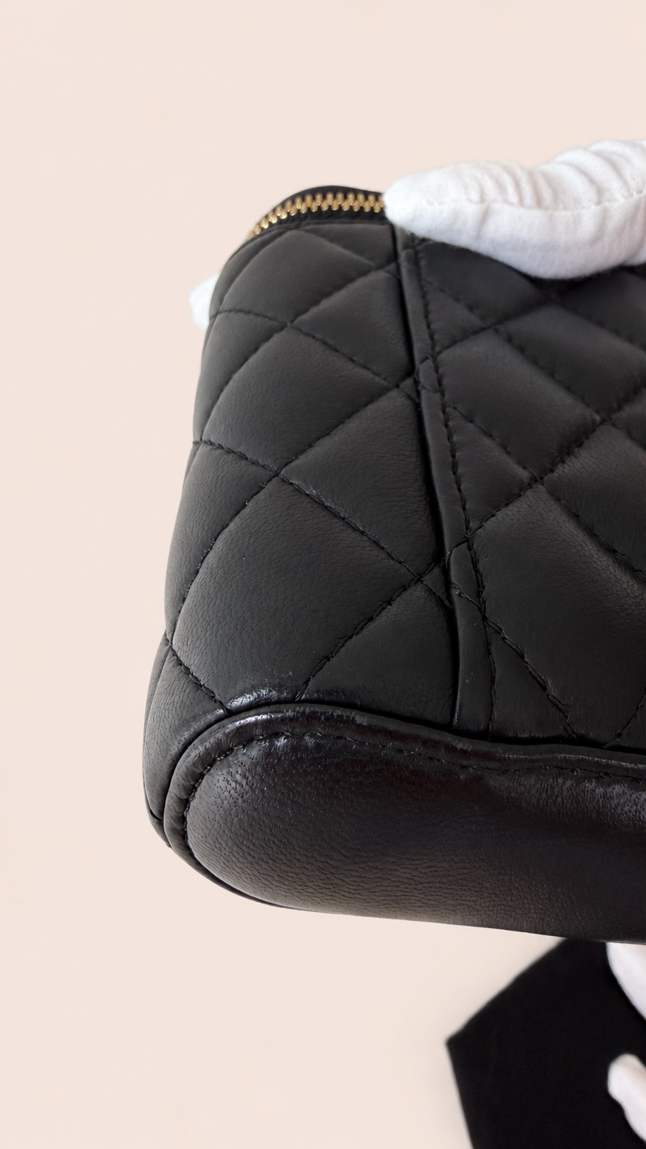 Pre-loved Chanel Mini Vanity with Chain in black lambskin, Maison Revie, photo 13