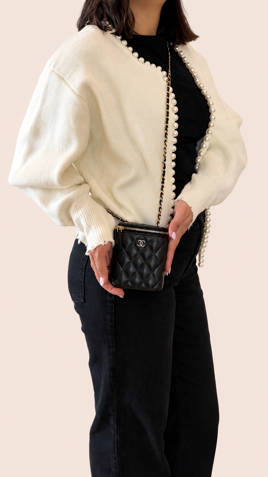 Pre-loved Chanel Mini Vanity with Chain in black lambskin, Maison Revie, photo 3
