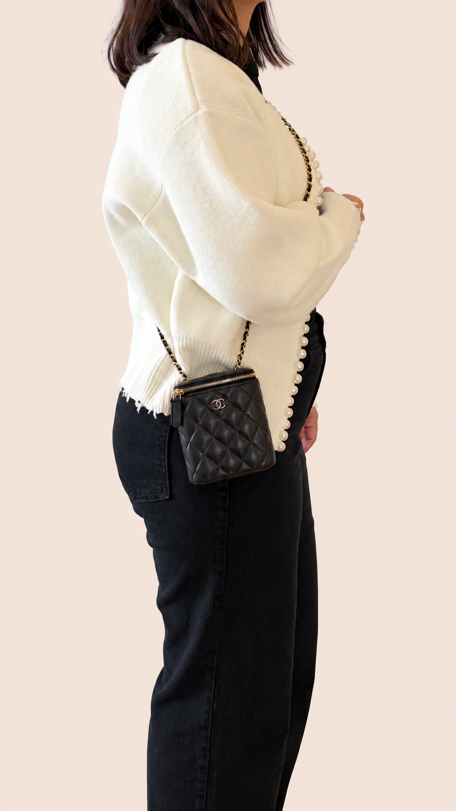 Pre-loved Chanel Mini Vanity with Chain in black lambskin, Maison Revie, photo 2