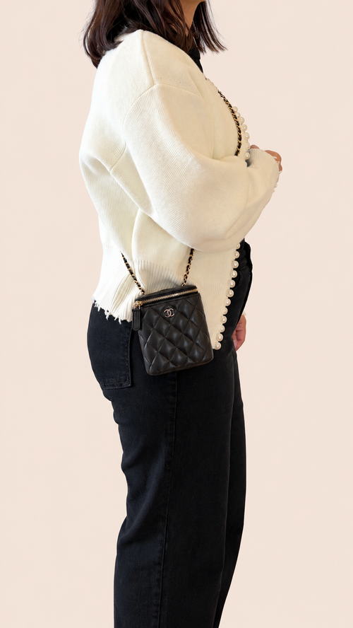 Pre-loved Chanel Mini Vanity with Chain in black lambskin, Maison Revie, photo 2